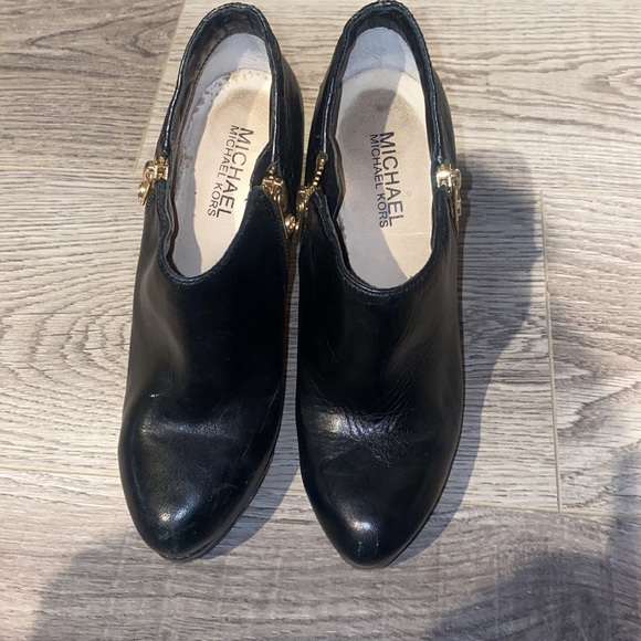 Michael kors booties - Picture 3 of 6
